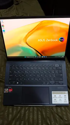 Asus zenbook UM3402Y 8gb ram 512 ssd