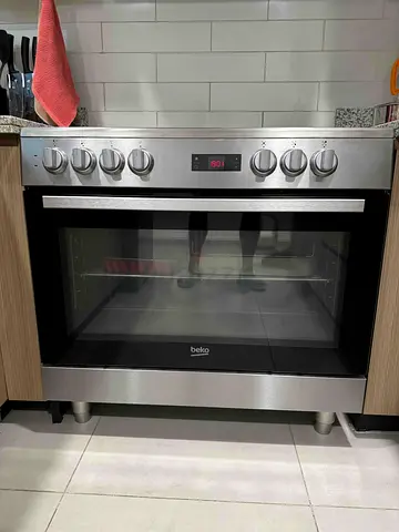Beko Stainless Steel Electric Cooker with Oven - Good Condition