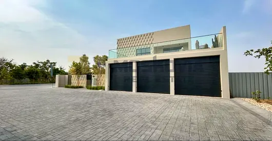 5% down payment and own a villa overlooking the largest crystal lake in the Emirate of Sharjah