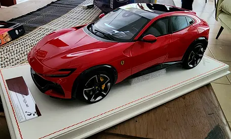 1:18 Scale Model - Ferrari Purosangue