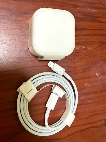 iPhone Apple Original 20W adapter with Lightning cable
