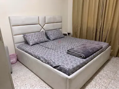 King size bed (200x200) - no mattress