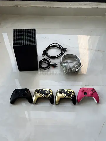 Xbox Series X 1TB Disc Edition + 4 Controllers + Turtle Beach Headset