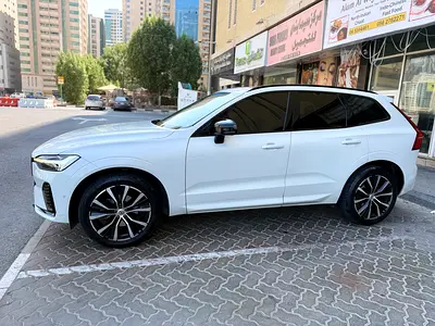 2023 Volvo XC60 photo 2
