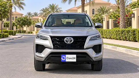 2024 Toyota FORTUNER photo 2