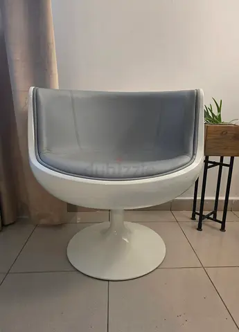 Retro Swivel Cup Chair – White & Grey, Tulip Base
