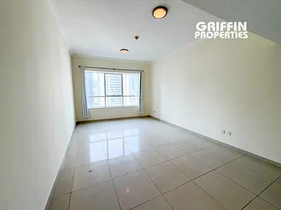 Spacious 1BR | Full Lake View | Vacant | 806 Sq Ft