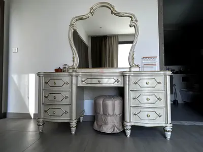 Vintage-style dressing table with mirror and stool