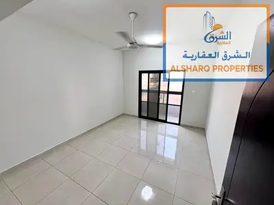 فرصة مميزة للسكن في شقة واسعة بتقسيمات عملية وموقع حيوي بالقرب من السوق الصيني، مساحه ممتازه _ سكن عائلات