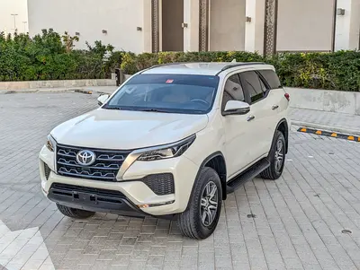 2022 Toyota FORTUNER photo 4