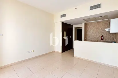 Vacant | Unfurnished | Mid Floor | Spacious