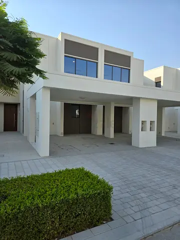 Hot Deal – Direct from Owner! Spacious 3-Bedroom Single Row Townhouse in Nara, The Valley