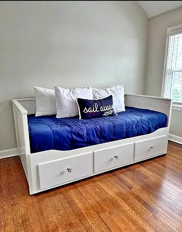 Ikea hemnes daybed with mattress and storage drawers