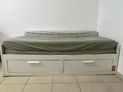 White wooden daybed with underbed storage drawers - good condition