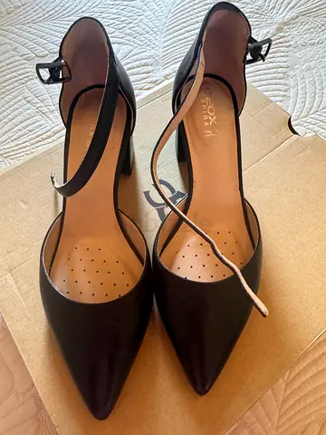 GEOX Black pointed slingback heels - size 36