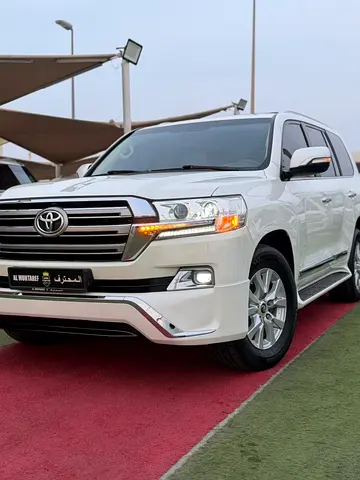 لاند كروزر -2017-GXR-FULL-5.7L- ماكينه لكزس بحاله الوكاله التامه
