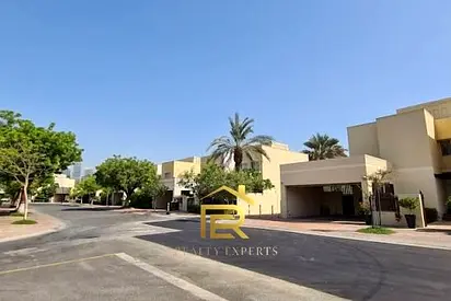 EXCLUSIVE | PRIME LOCATION | 3BR VILLA | SPACIOUS FAMILY HOME