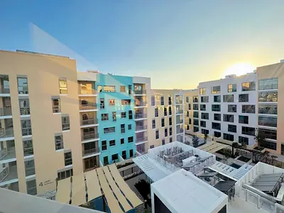 Community View Beautiful 1BR Lavish Apt with Balcony