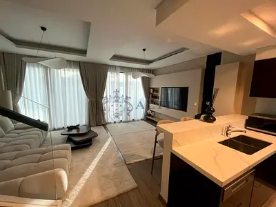 Fully Furnished | Middle Unit | Close to Amenities