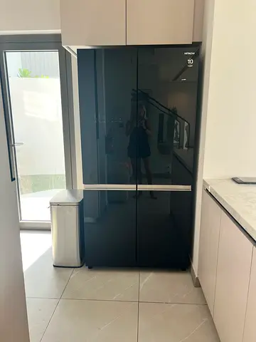 Hitachi Refrigerator/Freezer Double Door - 4 Door - black, like new, excellent condition