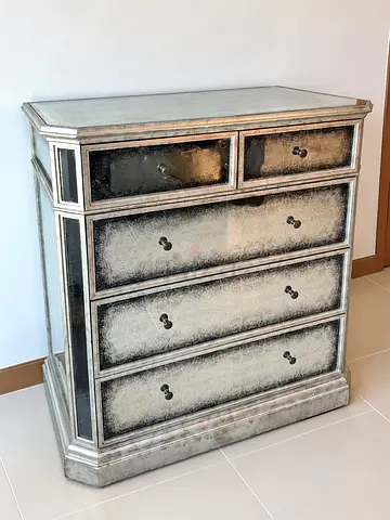 Antique-style distressed 5-drawer chest with mirrored top