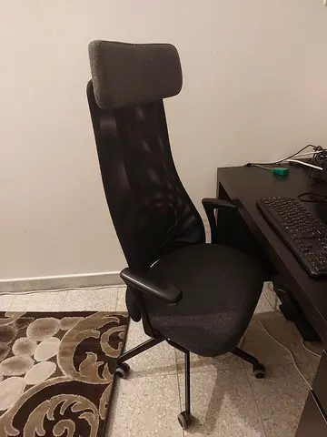 Ergonomic black mesh office chair with headrest