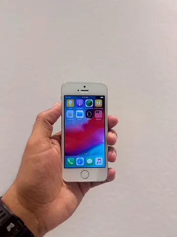 Apple IPhone 5S Silver 64GB Exclent condition