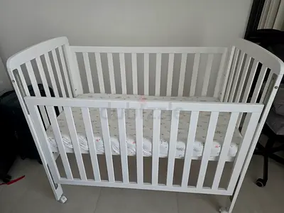 White Wooden Baby Crib in Good Condition