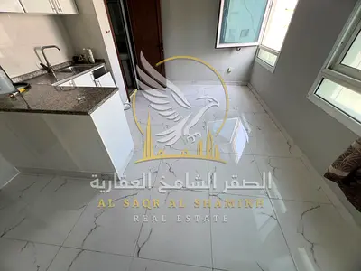 استديو للإيجار في البوطينة بالشارقة بتشطيب حديث وتكييف مركزي وصيانة على المالك طوال فترة الإيجار وموقع قريب من الخدمات والمرافق لتوفير سكن عملي ومريح