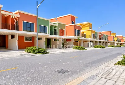 Beautiful 4BR Townhouse | Single Row | Spacious Layout