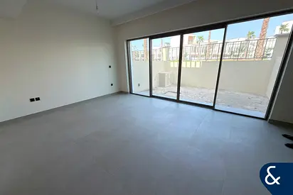Single Row | Spacious | Close To Lagoon