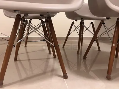 Set of 4 Modern Mid-Century Dining Chairs with Wooden Legs