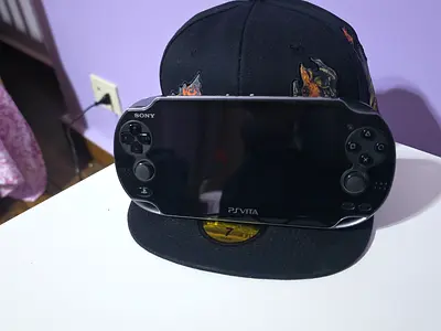 Modded PS VITA With 1 physical game perfect condition