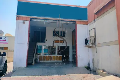 Spacious WH with fitted Office and Pantry