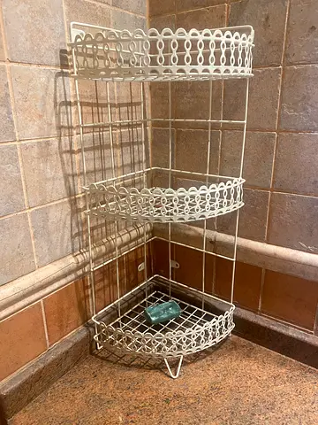 Corner shelf