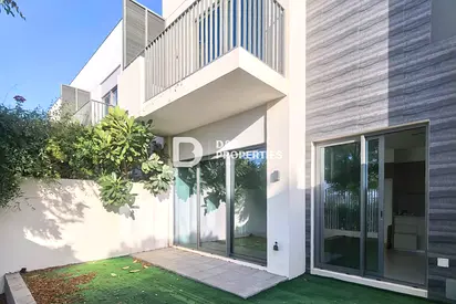 Vacant | Single Row | Close to Park