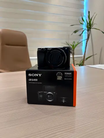 Sony A6400 mirrorless camera with kit lens (55 shutter count) - excellent condition