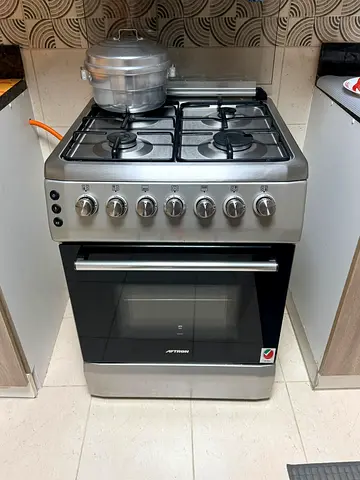 4-Burner Gas Cooker with Built-in Oven - Good Working Condition