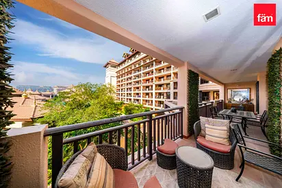 Luxury living 2BR | Lagoon view | Vacant