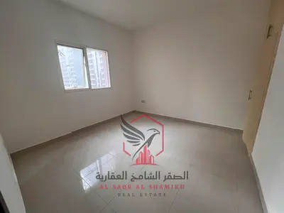 غرفه و صاله بمساحه واسعه مع باركن