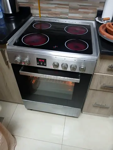 Whirlpool four burner cooker electric ceramic 60cm price 700