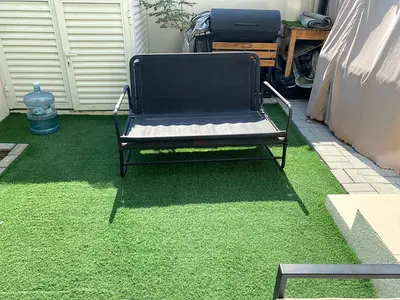Outdoor metal 2-seater patio bench/sofa in good condition com bed