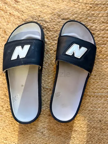 New balance slippers 44