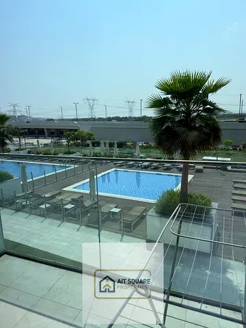 Modern Studio | Pool View | Move in now