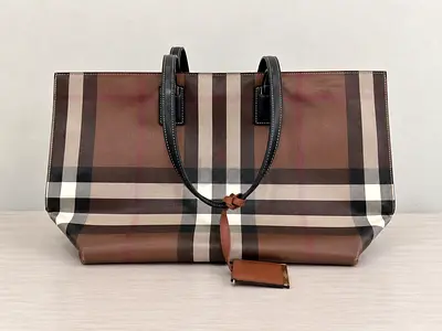 BURBERRY medium check tote