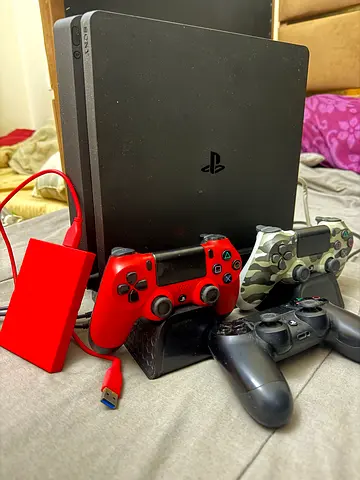 PlayStation 4 Slim with 3 Controllers + 1T External HDD + big games library + stand