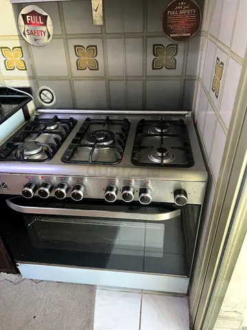 5 burner Nikai Gas oven with full convection and grill function