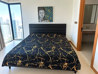 Kingsize Bed with very expensive orthopedic Tempur mattresses (18.000AED)