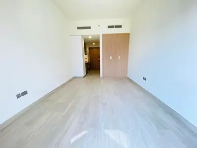 BIG SIZE STUDIO APARTMENTS // FITTED KITCHEN // CLOSE TO DOWNTOWN