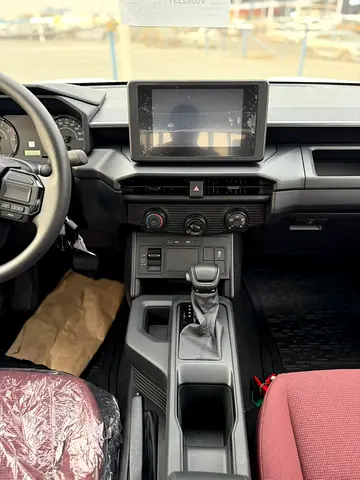 2027 Toyota HILUX — миниатюра 11